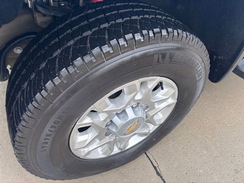 Used 2025 Chevrolet Silverado 2500 LT AWD/4WD image 9