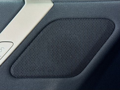 Used 2023 BMW iX xDrive50 w/ Sport Package image 19