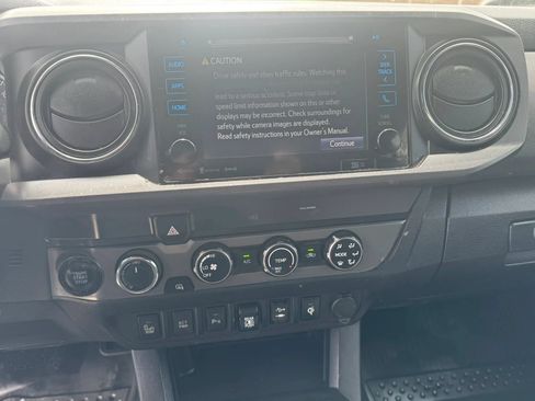 Used 2019 Toyota Tacoma TRD Sport w/ Technology Package AWD/4WD image 12