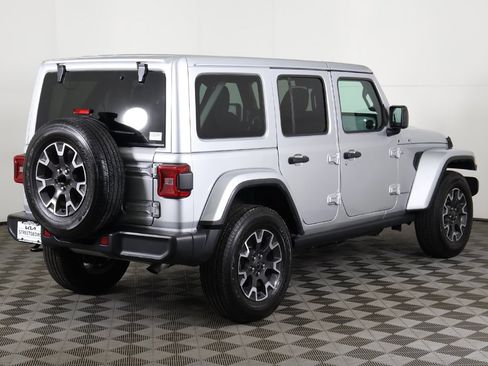 Used 2024 Jeep Wrangler Sahara image 8