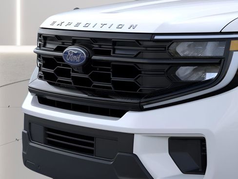 New 2025 Ford Expedition Active image 18
