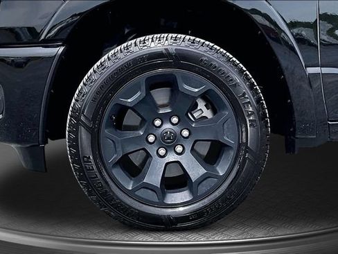 Used 2025 RAM 1500 Big Horn AWD/4WD image 32