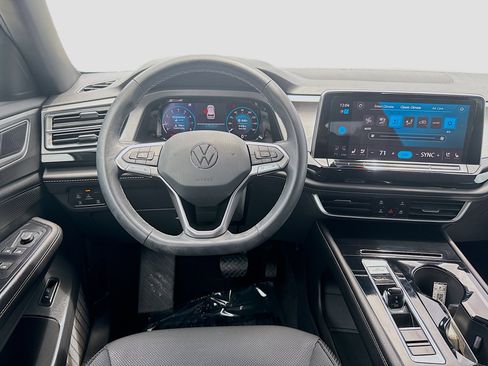 Certified 2024 Volkswagen Atlas Cross Sport SE FWD image 20