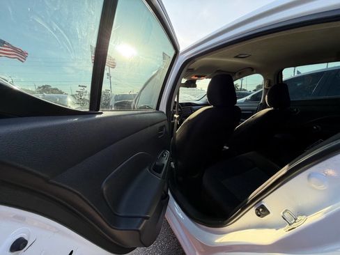 Used 2021 Nissan Versa S FWD image 12