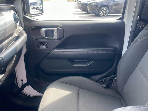 Used 2021 Jeep Wrangler Unlimited Sahara AWD/4WD image 32