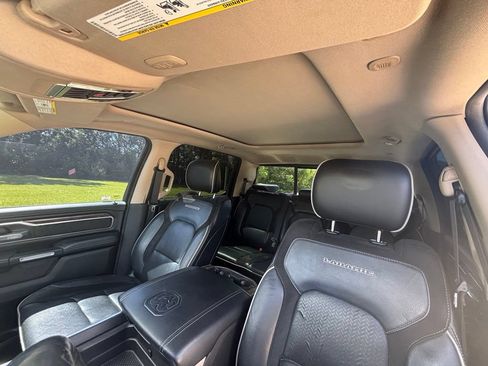 Used 2019 RAM 1500 Laramie AWD/4WD image 12
