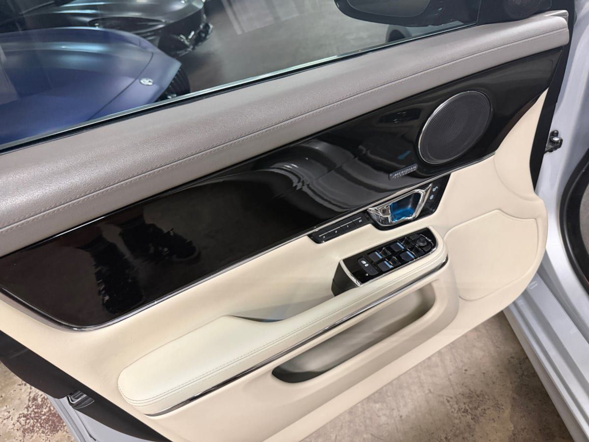 Used 2016 Jaguar XJ R-Sport RWD image 11