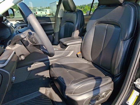 Used 2024 Jeep Grand Cherokee Limited w/ Luxury Tech Group II AWD/4WD image 14