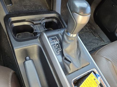 Used 2017 Toyota Tacoma Limited AWD/4WD image 19