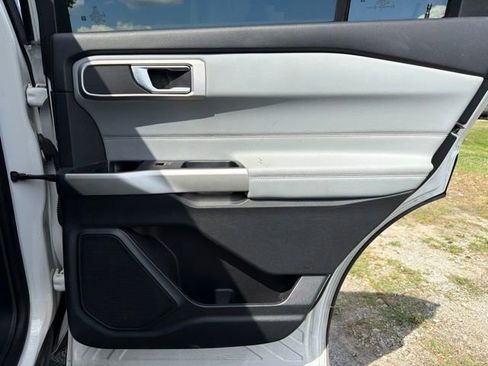 Used 2022 Ford Explorer XLT w/ Equipment Group 202A RWD image 11