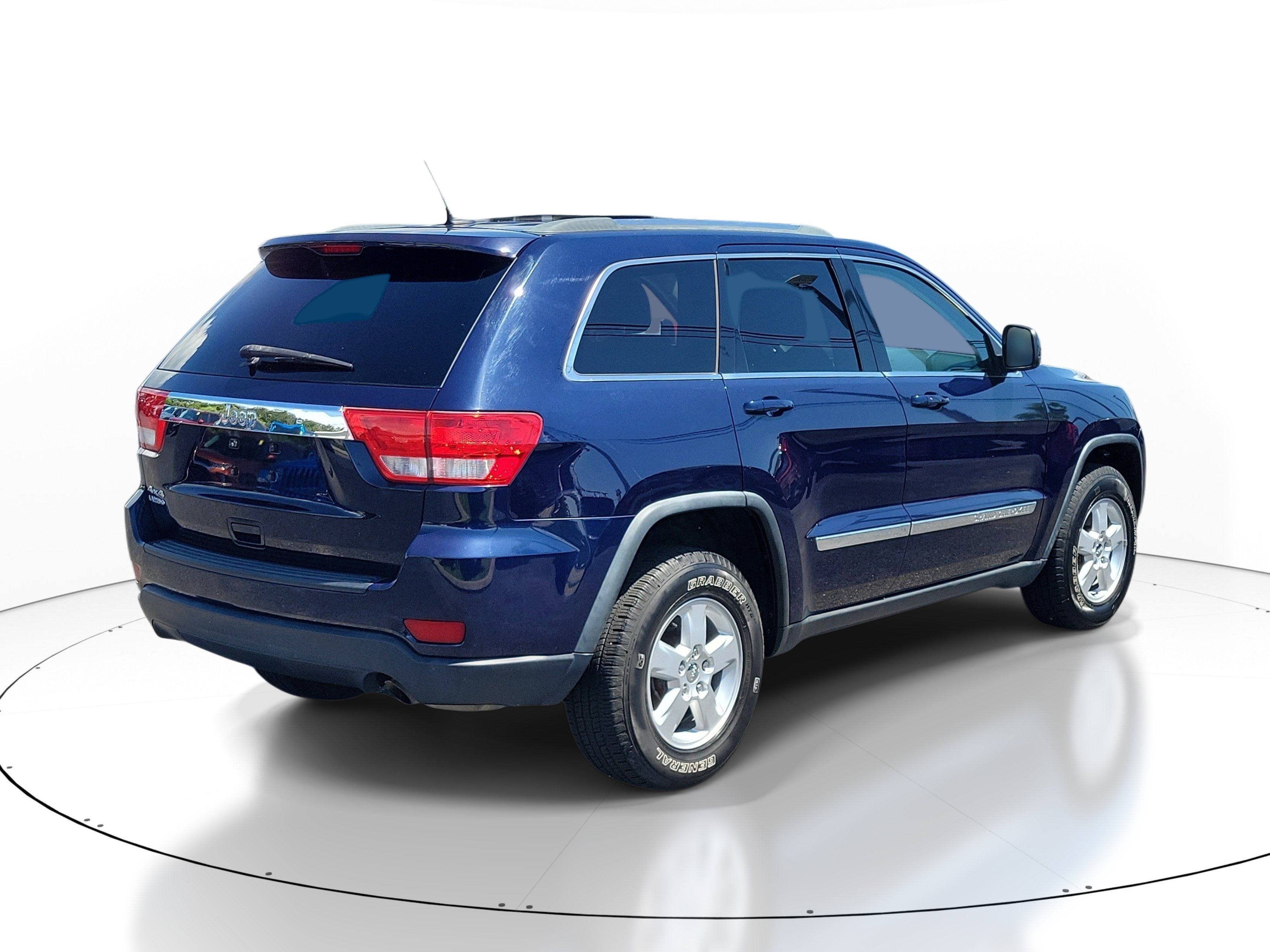Used 2013 Jeep Grand Cherokee Laredo w/ Laredo E Group AWD/4WD image 6