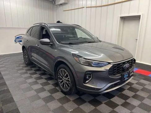 Used 2023 Ford Escape ST-Line Elite w/ Premium Technology Package AWD/4WD image 3