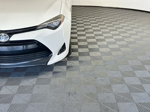 Used 2017 Toyota Corolla LE FWD image 9