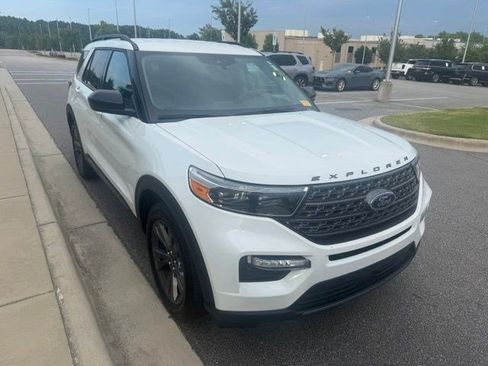 Used 2023 Ford Explorer XLT w/ Equipment Group 202A RWD image 4