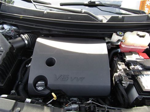 Used 2020 Chevrolet Traverse LS w/ LPO, Blackout Package FWD image 34