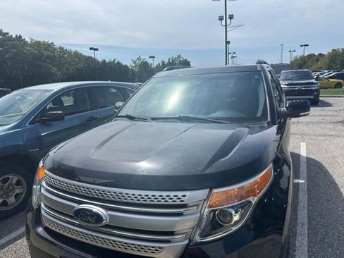 Used 2015 Ford Explorer XLT w/ Equipment Group 202B AWD/4WD image 2