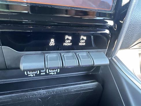 Used 2025 RAM 1500 Laramie AWD/4WD image 24