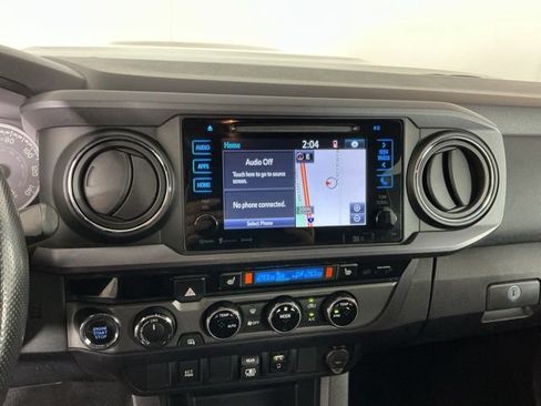 Used 2018 Toyota Tacoma TRD Sport AWD/4WD image 17
