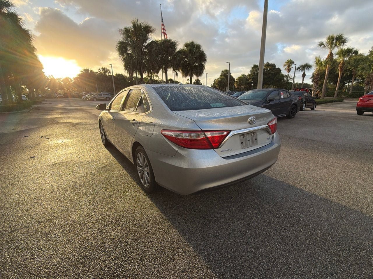 Used 2017 Toyota Camry XLE FWD image 3