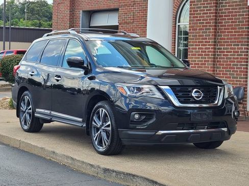 Used 2020 Nissan Pathfinder Platinum image 3