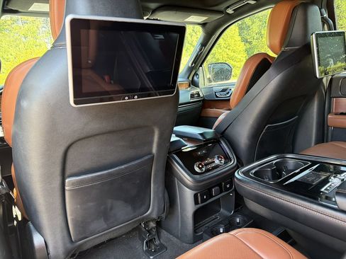 Used 2020 Lincoln Navigator Reserve AWD/4WD image 18