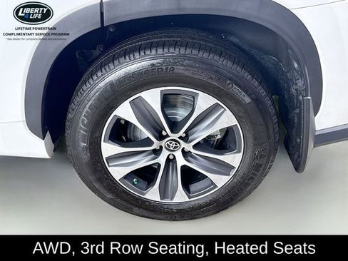 Used 2024 Toyota Highlander XLE image 32