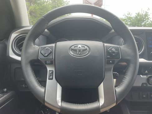 Used 2017 Toyota Tacoma SR5 w/ Tow Package RWD image 19