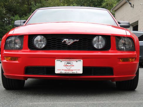 Used 2006 Ford Mustang GT image 2
