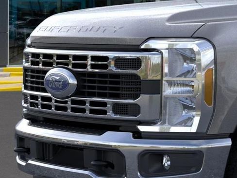 New 2025 Ford F250 XLT w/ FX4 Off-Road Package image 17
