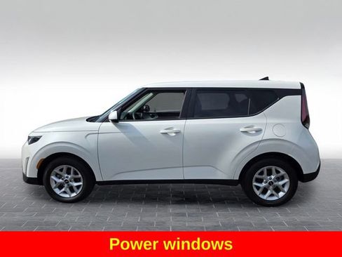 Used 2025 Kia Soul LX w/ LX Technology Package FWD image 5