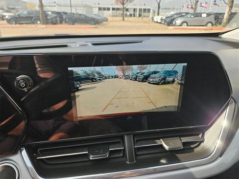 Used 2025 Chevrolet Trax LT w/ LT Convenience Package image 22