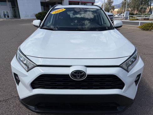 Used 2019 Toyota RAV4 XLE w/ Convenience Package FWD image 12