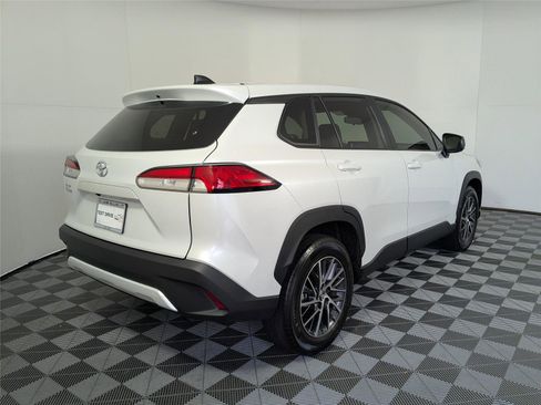 Used 2024 Toyota Corolla Cross L image 5