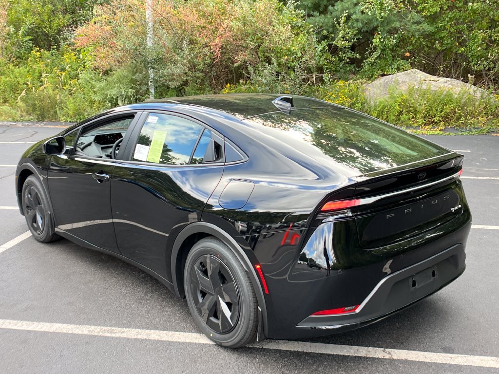 New 2027 Toyota Prius Plug-In Hybrid FWD image 3