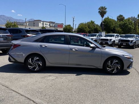 Used 2025 Hyundai Elantra SEL FWD image 40