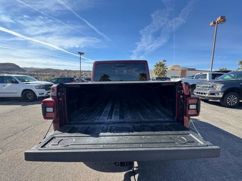 Used 2021 Jeep Gladiator Overland image 4