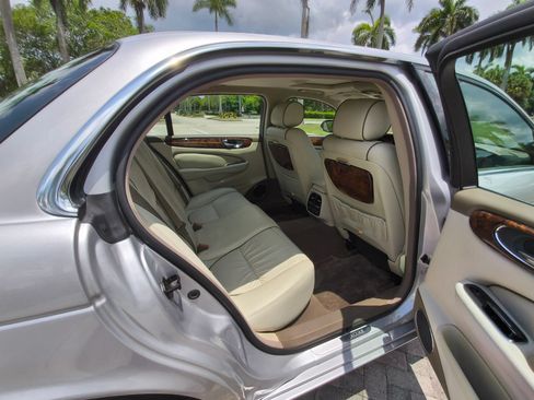 Used 2006 Jaguar XJ Vanden Plas RWD image 15