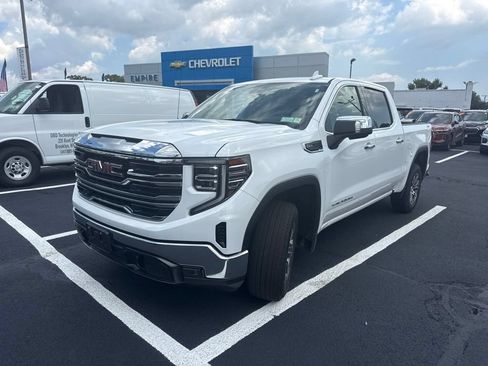 Used 2025 GMC Sierra 1500 SLT AWD/4WD image 8