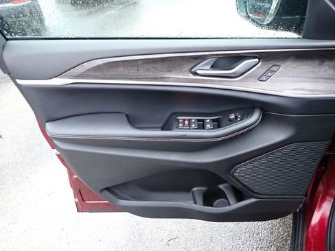 New 2025 Jeep Grand Cherokee Limited w/ MOPAR Finishing Package AWD/4WD image 15