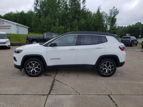 Used 2025 Jeep Compass Limited AWD/4WD image 6
