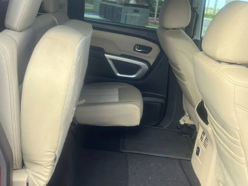 Used 2017 Nissan Titan SV image 36