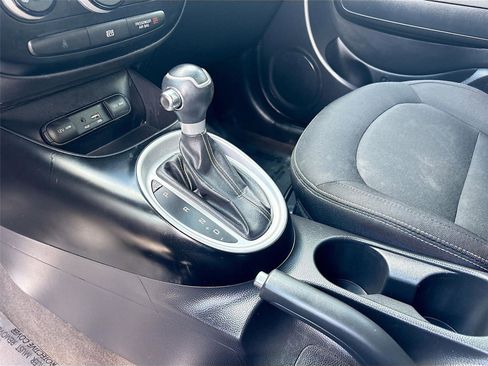 Used 2016 Kia Soul + image 17