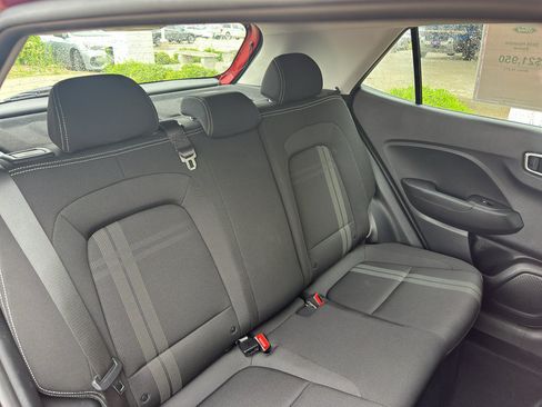 Used 2025 Hyundai Venue SEL FWD image 31