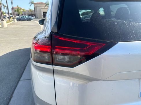 Used 2024 Nissan Rogue S AWD/4WD image 7
