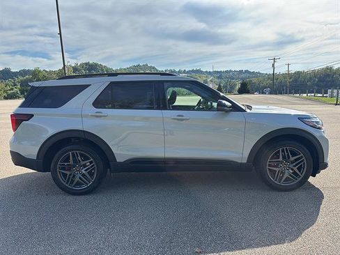 Used 2027 Ford Explorer ST-Line w/ Premium Package AWD/4WD image 5