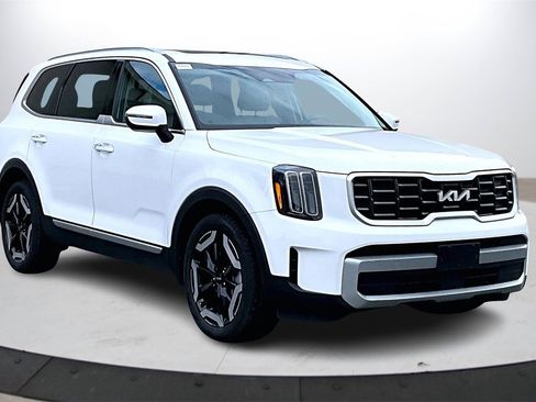 Used 2023 Kia Telluride S w/ S Sunroof Package image 2