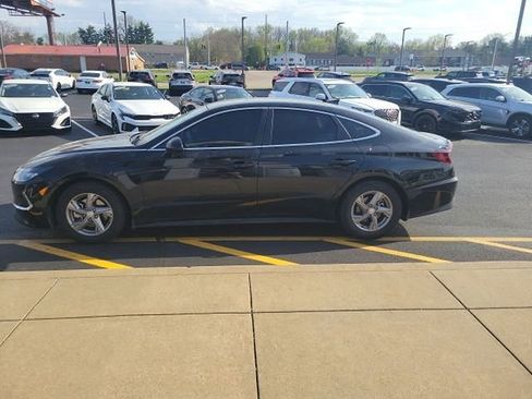 Used 2021 Hyundai Sonata SE w/ Preferred Accessory Package image 3