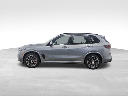 New 2026 BMW X5 xDrive50e image 2