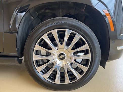 Certified 2025 Cadillac Escalade ESV Premium Luxury Platinum AWD/4WD image 8