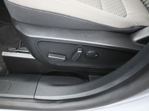 Used 2022 Ford Escape SE w/ SE Sport Appearance Package image 17